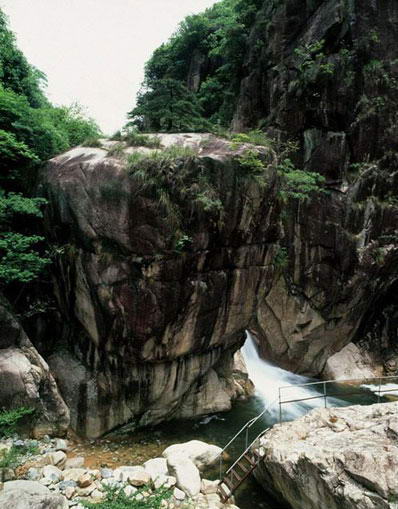 障山大峡谷风景图