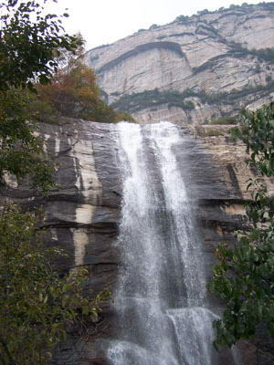 水城天生桥风景图