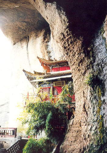 甘肃天水水帘洞风景图